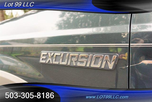Photo of 2001 Dark Satin Green Clearcoat Metallic Ford Excursion