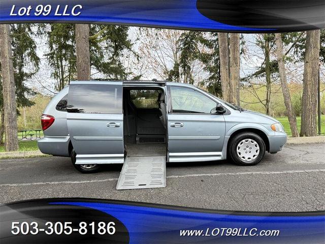 2004 Chrysler Town & Country
