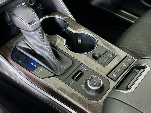 Photo of 2022 Midnight Black Metallic Toyota Highlander