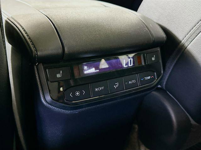Photo of 2022 Midnight Black Metallic Toyota Highlander