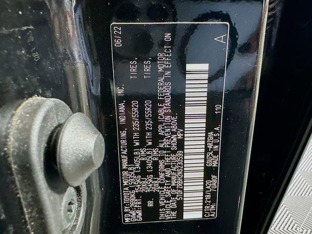 Photo of 2022 Midnight Black Metallic Toyota Highlander