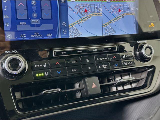 Photo of 2022 Midnight Black Metallic Toyota Highlander