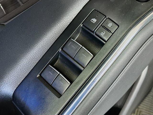 Photo of 2022 Midnight Black Metallic Toyota Highlander