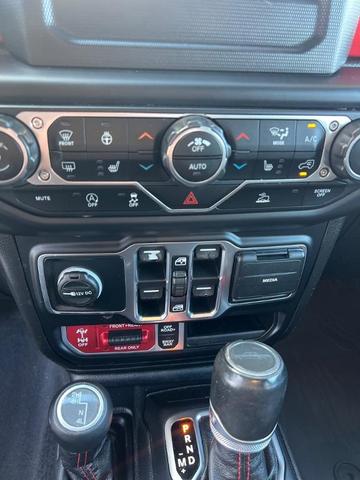 Photo of 2020 Black Jeep Gladiator