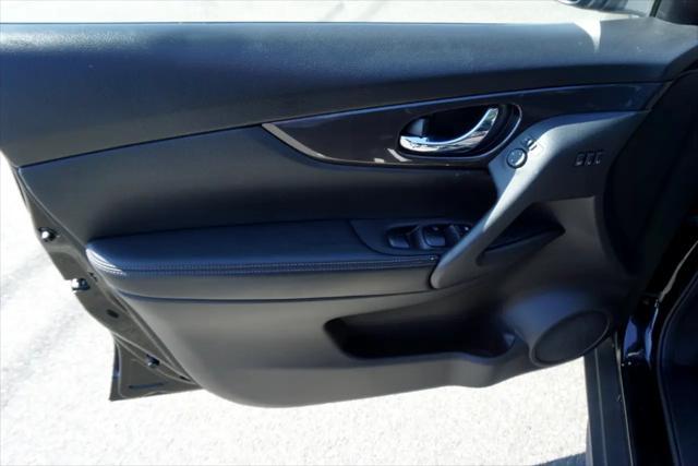 Photo of 2019 Magnetic Black Pearl Nissan Rogue