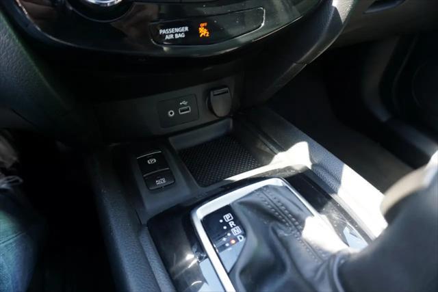 Photo of 2019 Magnetic Black Pearl Nissan Rogue