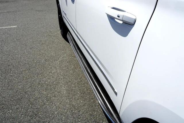 Photo of 2018 WHITE GMC Yukon XL