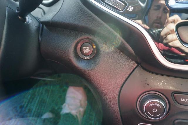 Photo of 2020 Granite Crystal Metallic Clearcoat Jeep Cherokee
