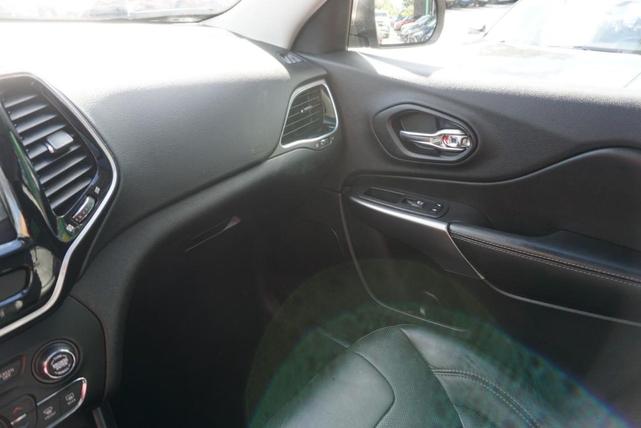 Photo of 2020 Granite Crystal Metallic Clearcoat Jeep Cherokee