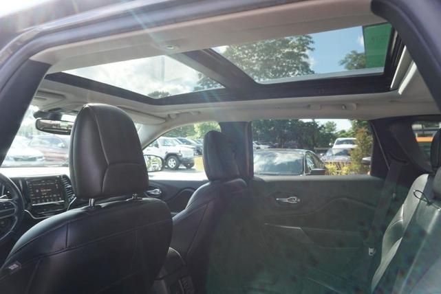 Photo of 2020 Granite Crystal Metallic Clearcoat Jeep Cherokee