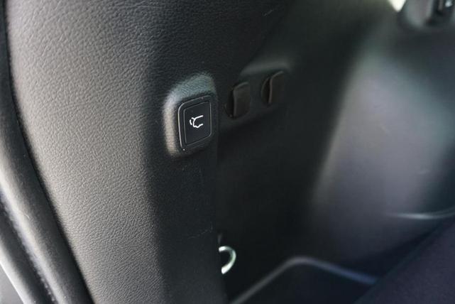 Photo of 2020 Granite Crystal Metallic Clearcoat Jeep Cherokee