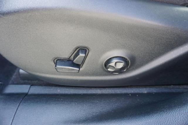 Photo of 2020 Granite Crystal Metallic Clearcoat Jeep Cherokee