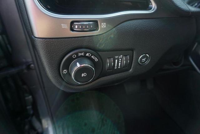 Photo of 2020 Granite Crystal Metallic Clearcoat Jeep Cherokee