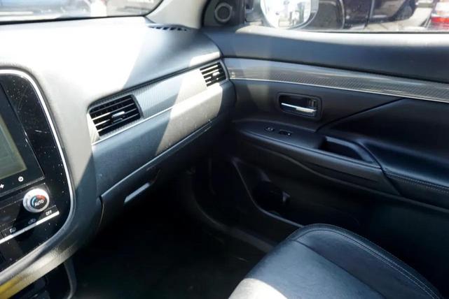 Photo of 2020 Alloy Silver Metallic Mitsubishi Outlander