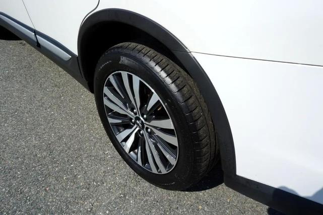 Photo of 2020 Alloy Silver Metallic Mitsubishi Outlander