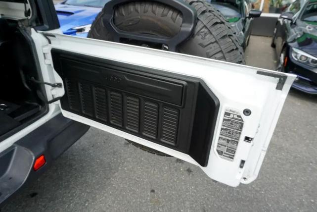 Photo of 2019 Bright White Clearcoat Jeep Wrangler Unlimited