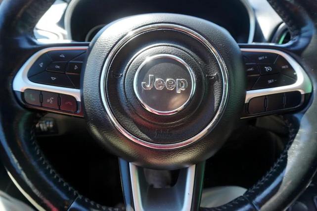Photo of 2018 Granite Crystal Metallic Clearcoat Jeep Compass