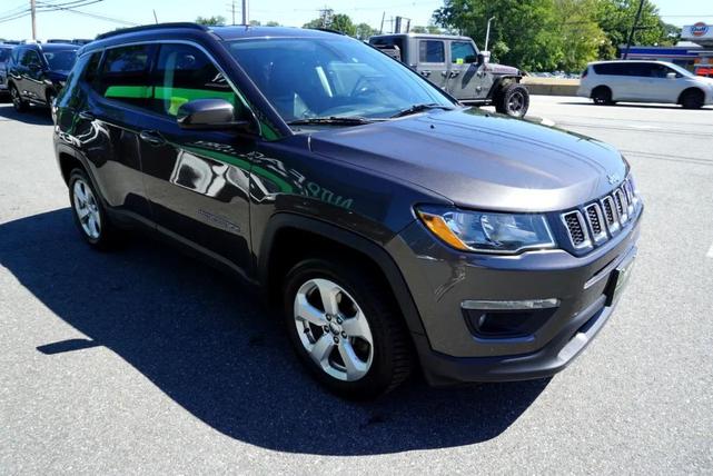 Photo of 2018 Granite Crystal Metallic Clearcoat Jeep Compass