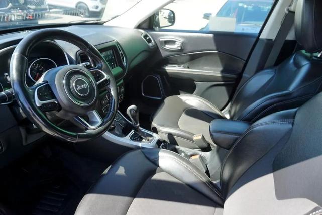 Photo of 2018 Granite Crystal Metallic Clearcoat Jeep Compass