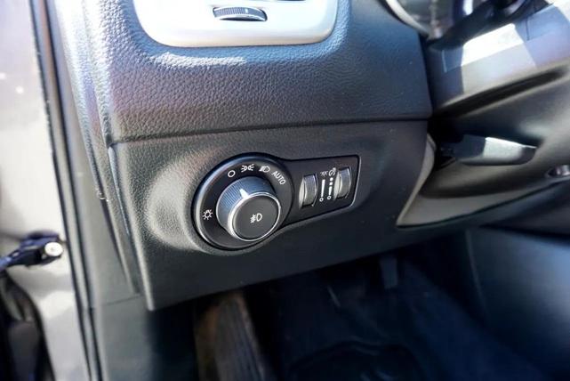 Photo of 2018 Granite Crystal Metallic Clearcoat Jeep Compass