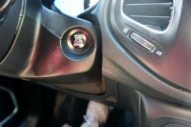 Photo of 2018 Granite Crystal Metallic Clearcoat Jeep Compass