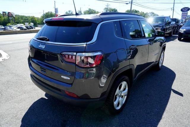 Photo of 2018 Granite Crystal Metallic Clearcoat Jeep Compass