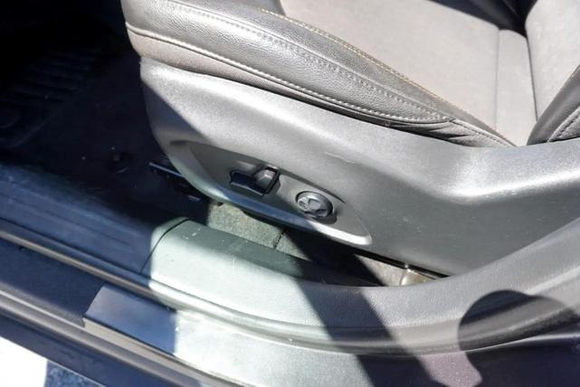 Photo of 2018 Granite Crystal Metallic Clearcoat Jeep Compass