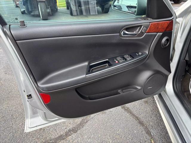 Photo of 2009 Silver Ice Metallic Chevrolet Impala