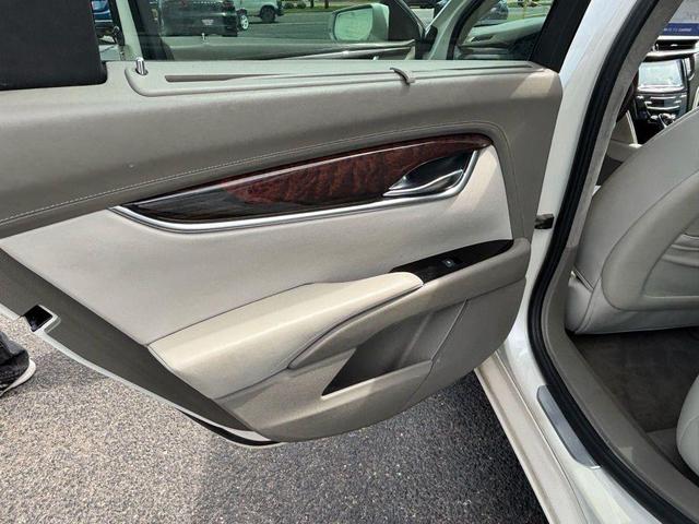 Photo of 2013 White Diamond Tricoat Cadillac XTS