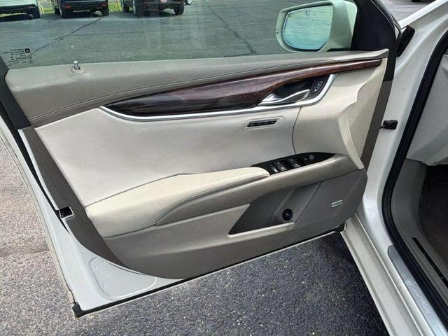 Photo of 2013 White Diamond Tricoat Cadillac XTS
