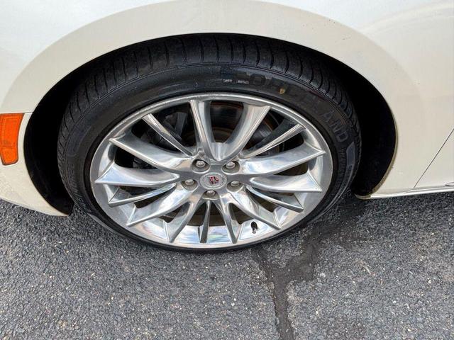 Photo of 2013 White Diamond Tricoat Cadillac XTS