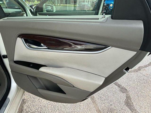 Photo of 2013 White Diamond Tricoat Cadillac XTS