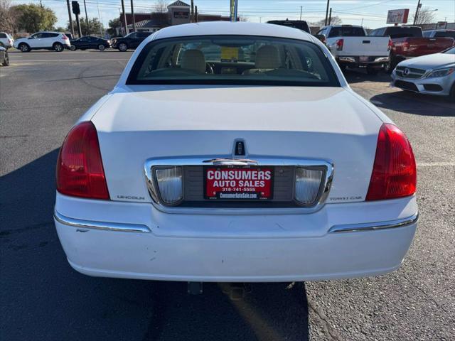 Photo of 2010 Vibrant White Lincoln Town Car