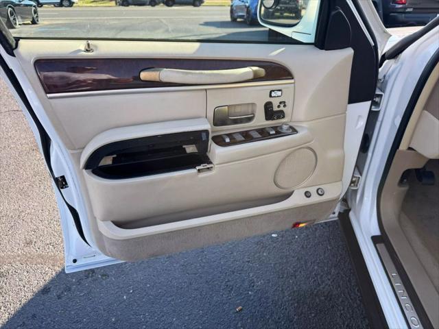 Photo of 2010 Vibrant White Lincoln Town Car
