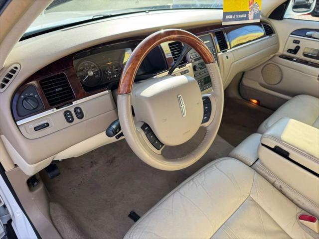 Photo of 2010 Vibrant White Lincoln Town Car