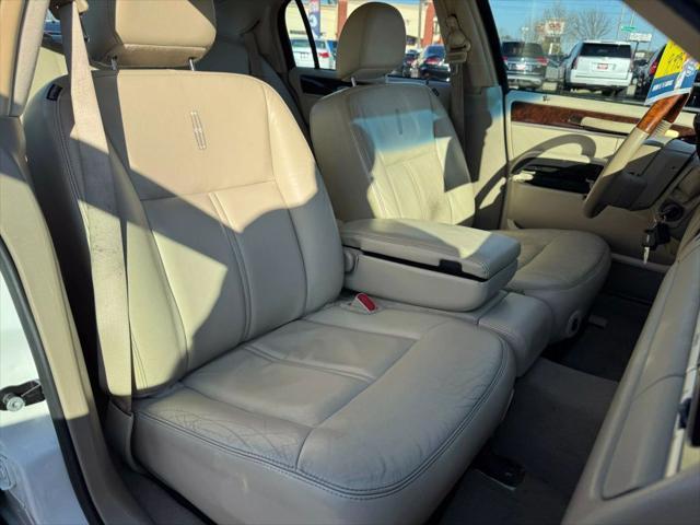 Photo of 2010 Vibrant White Lincoln Town Car