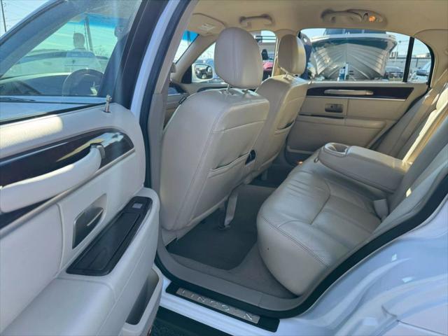 Photo of 2010 Vibrant White Lincoln Town Car