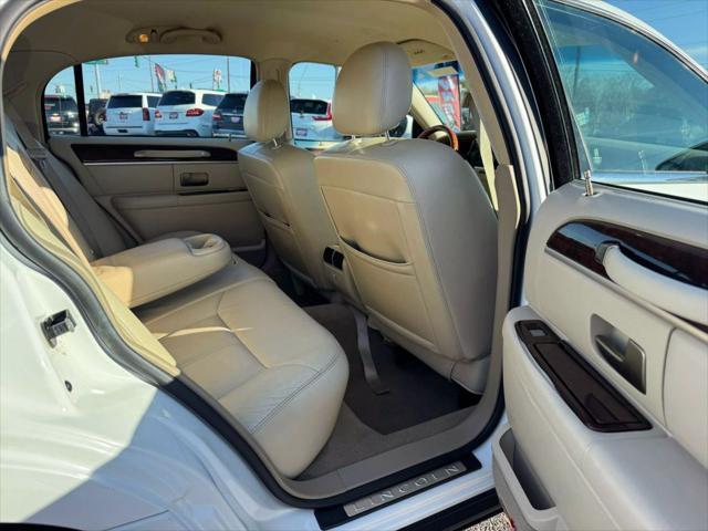 Photo of 2010 Vibrant White Lincoln Town Car