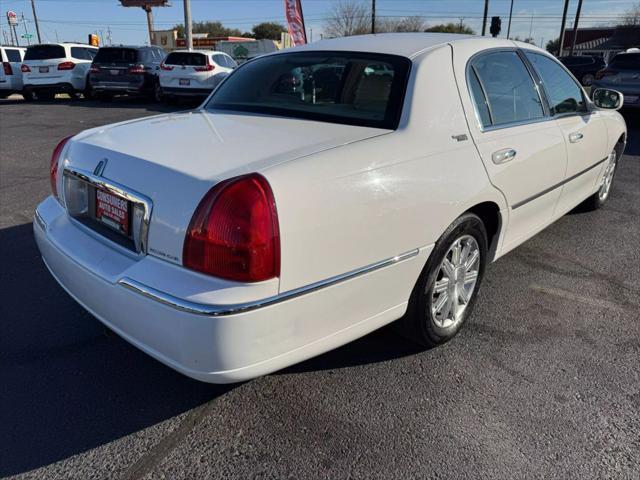 Photo of 2010 Vibrant White Lincoln Town Car