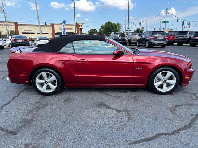 Photo of 2014 Red Ford Mustang