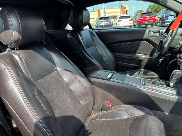 Photo of 2014 Red Ford Mustang