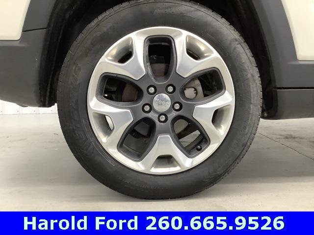 Photo of 2018 White Clearcoat Jeep Compass