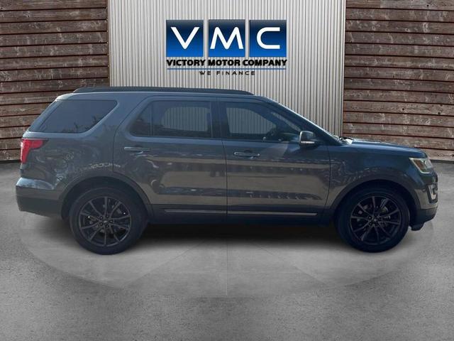 Photo of 2017 Magnetic Metallic Ford Explorer