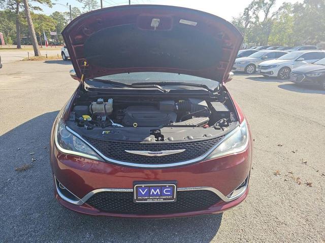 Photo of 2019 Velvet Red Pearlcoat Chrysler Pacifica