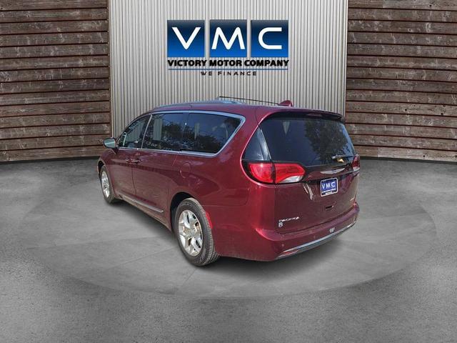 Photo of 2019 Velvet Red Pearlcoat Chrysler Pacifica