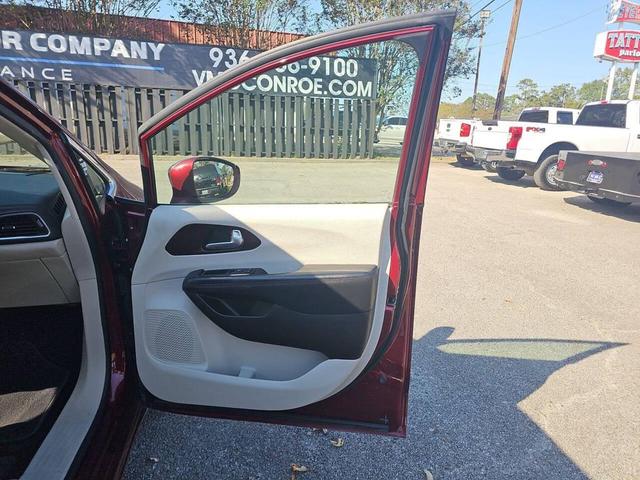 Photo of 2019 Velvet Red Pearlcoat Chrysler Pacifica