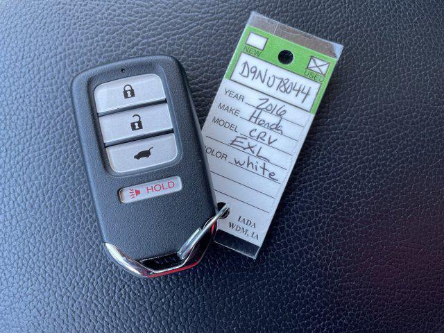 Photo of 2016 White Diamond Pearl Honda CR-V