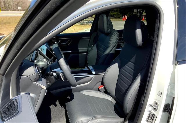 Photo of 2025 Polar White Mercedes-Benz GLC 300