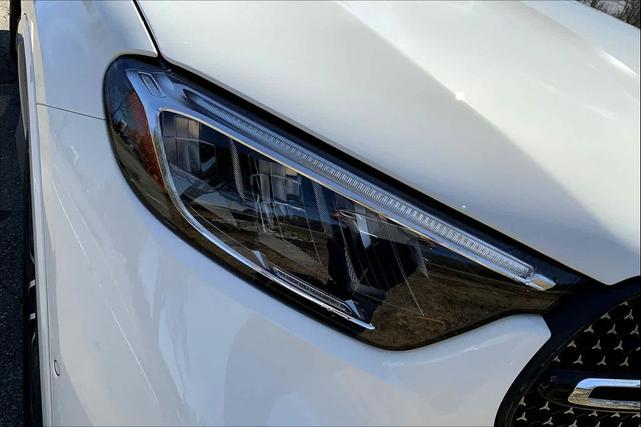 Photo of 2025 Polar White Mercedes-Benz GLC 300