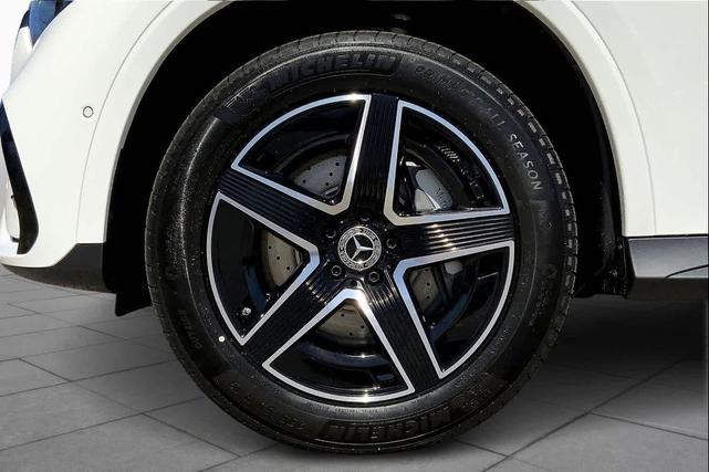 Photo of 2025 Polar White Mercedes-Benz GLC 300